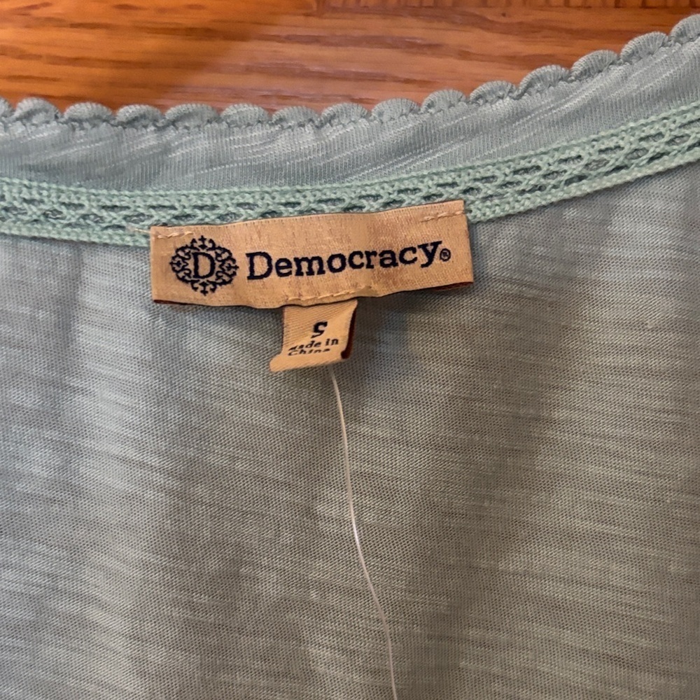 NWT Democracy mint Green Ruffle Sleeve Blouse - Picture 2 of 5